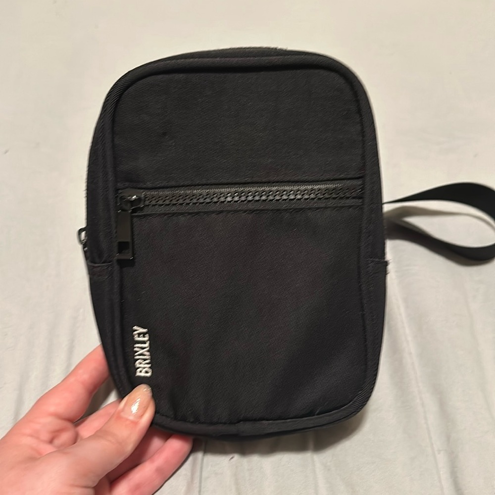 Brixley Jet Crossbody Sling